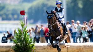 Frida Andersen med Box Leo som hon startar individuellt. I laget rider Frida Stonehavens Baby Blue. Foto: Maxime Thore/Bildbyrån