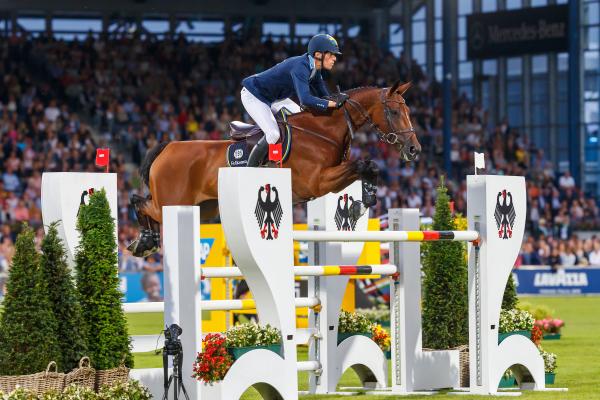 Henrik von Eckermann och Mary Lou var med i segerlaget när Sverige vann Nations Cup på samma arena. Foto: Tomas Holcbecher