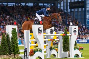 Henrik von Eckermann och Mary Lou var med i segerlaget när Sverige vann Nations Cup på samma arena. Foto: Tomas Holcbecher
