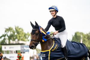 Amanda Andersson och Double Carat vann Huntingen i Falsterbo 2024. Foto: Petter Arvidson/Bildbyrån