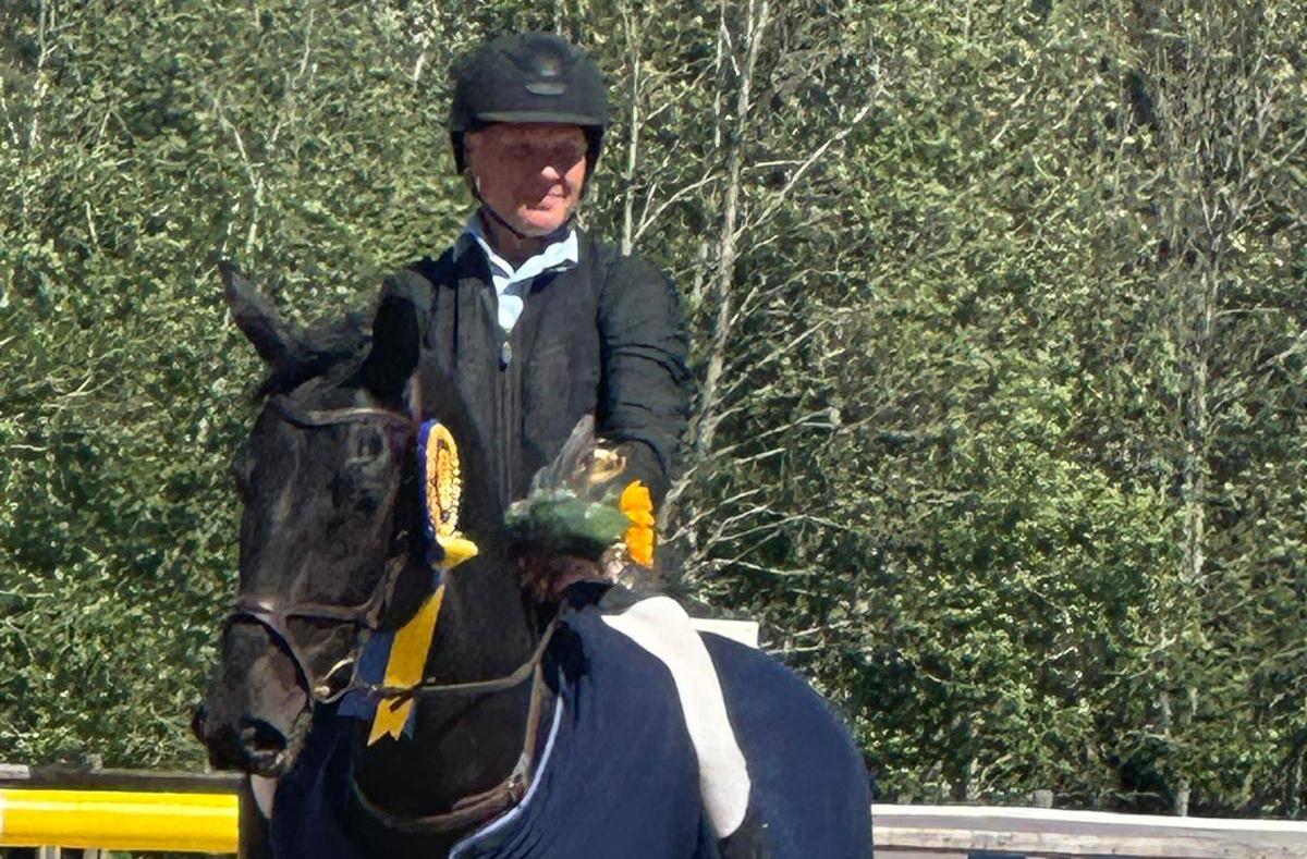 Bilden är från Anders och Dolly Partons första 1,45-seger. Foto: Privat