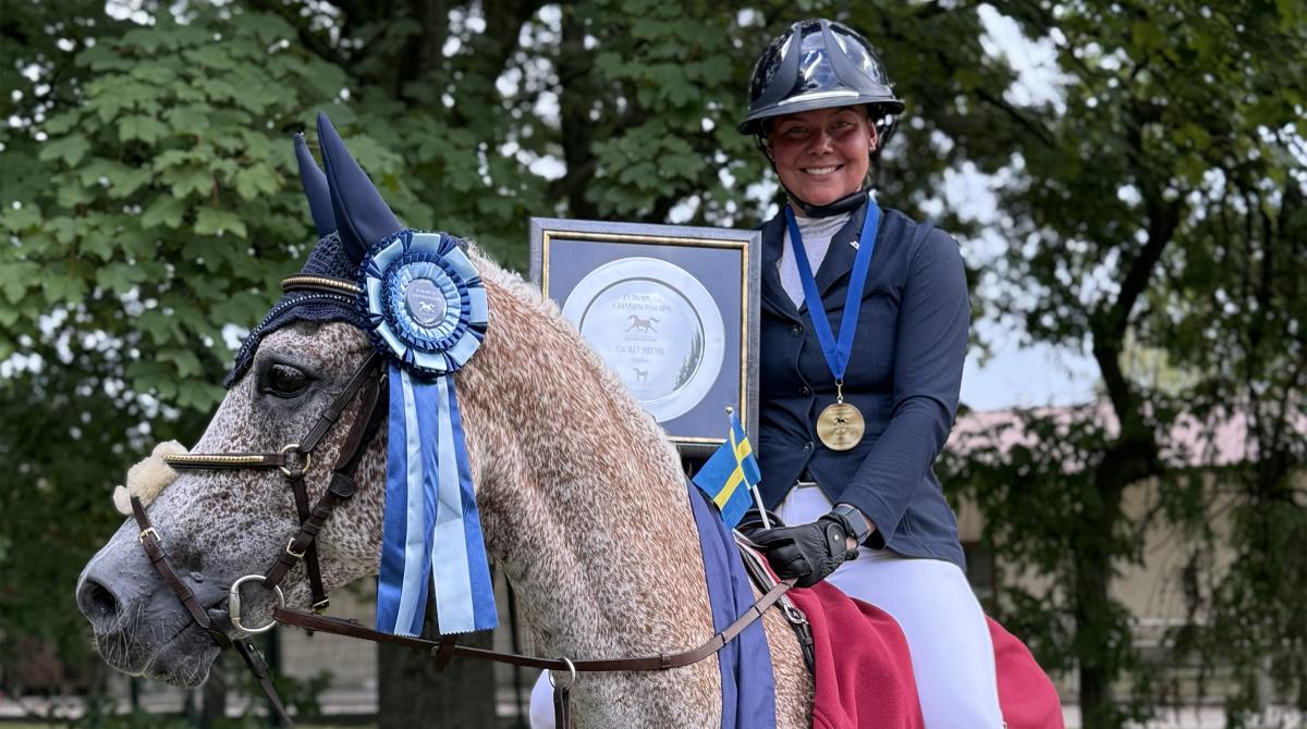 Beatrice och "Macke" efter EM-guldet i hoppning. Foto: Privat