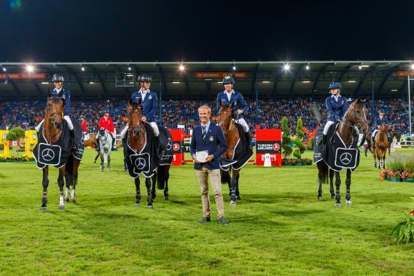 2019 stod ett svenskt lag längst fram på prisutdelningen på samma arena. Foto: Tomas Holcbecher