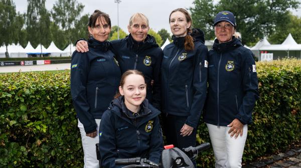Lena Malmström, Lotta Wallin, Renée Claesson-Ribring, Mette Ubbesen och Pam Svane är redo. Foto: Emma Wallskog/Bildbyrån