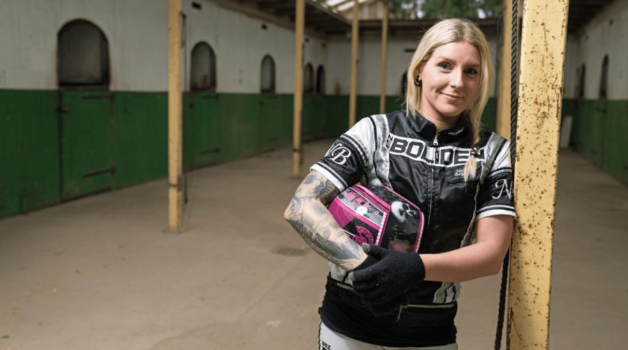 Du hittar henne i stallet eller 1500 meter ner i marken