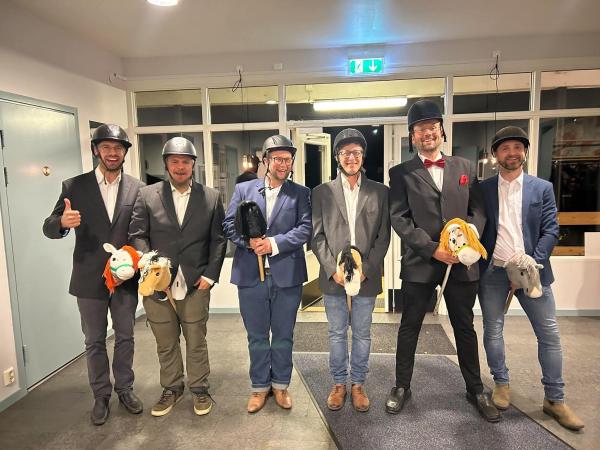 Danniel Hellsten, Robin Tuominen, Magnus Einarsson, Alexander Bengtsson, Sebastian Grzeskowiak och Martin Lillemose gjorde succé på Björbäcks ryttarförenings fest. Foto: Privat