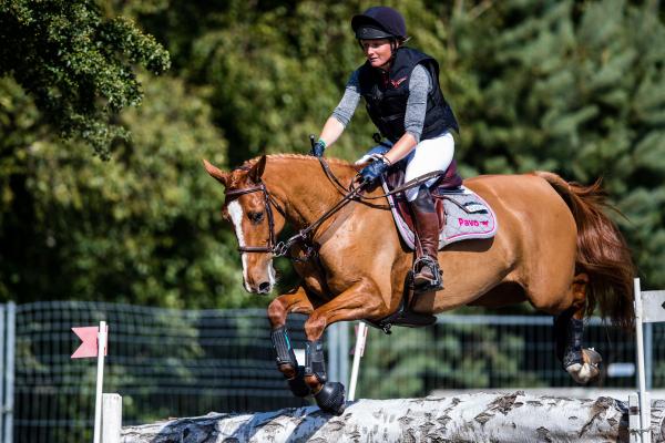 Aminda Ingulfson, här på Rozie, en annan häst än den hon red i unghäst-vm. Foto: Bildbyrån/Mathilda Ahlberg