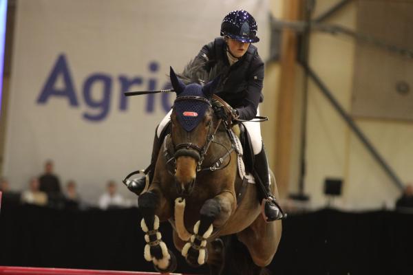Lilly Smith och Supervivente följde upp segern i Falsterbo och tisdagens SM-guld med att vinna Swedbank Ungdoms Grand Prix i Jönköping. Foto: Maja Fröjelin