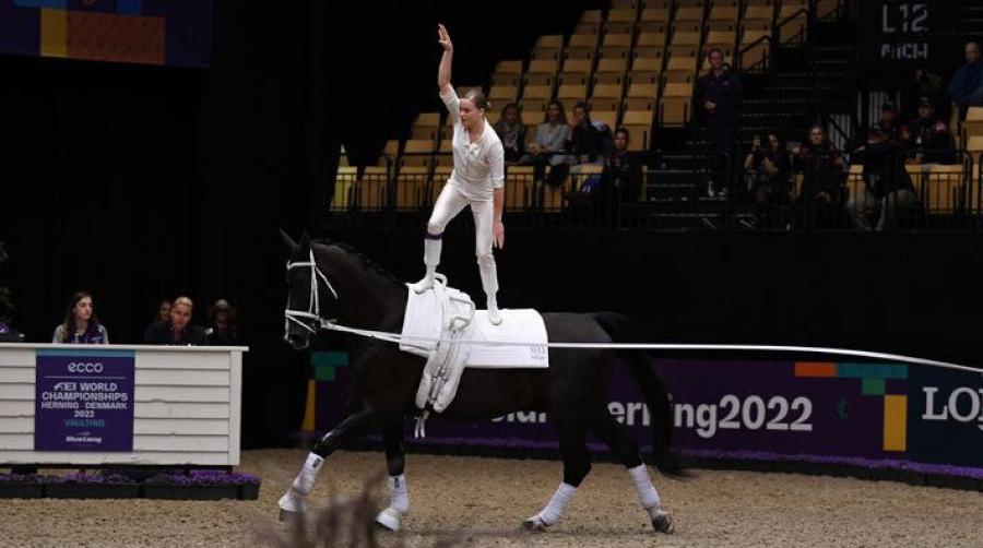 Ella Filippa Velander från Team Svea vid VM i voltige i danska Herning sommaren 2022. Arkivfoto: Linnea Lindahl