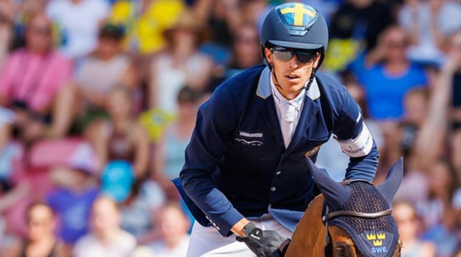 Henrik von Eckermanns nya mål är att behålla den vita armbindeln ett helt år. Arkivfoto: Tomas Holcbecher