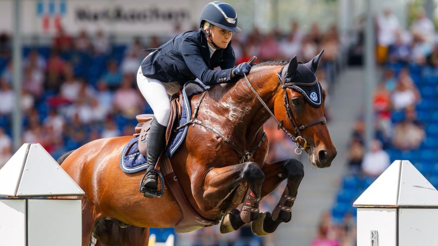 Hoppa studsserie med Evelina Tovek