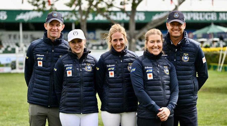 Det svenska laget på plats i Kanada med Fredrik Spetz, Evelina Tovek, Angelie von Essen, Amanda Landeblad och förbundskapten Henrik Ankarcrona. Foto: Haide Westring