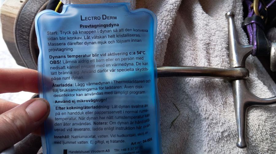 Handvärmarna fungerar utmärkt att värma bettet med. 
Foto: Privat